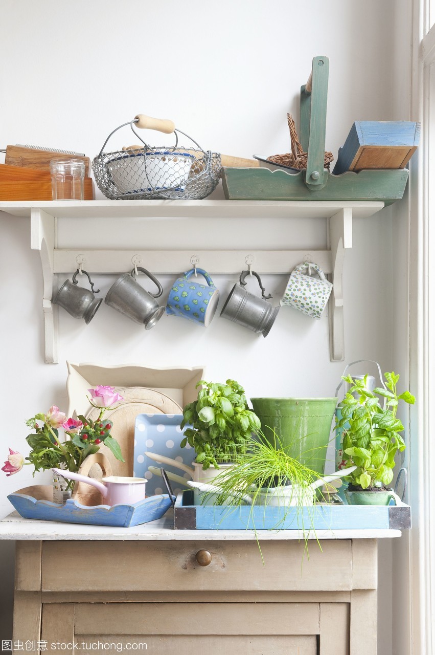 Indoors,Nobody,Kitchen,home,Tray,Basket,Day,Plant,Shelf,Mug,House,inside,Hanging,Hook,Detail,Tableware,England,London,British,herbs,English,gardening equipment,crockery,homeware,Home interior,Showcase Interior,Streatham,Tankard,Rustic,Storage Solution,家,英